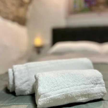 Unique Romantic Cave With Air Conditioner Daire