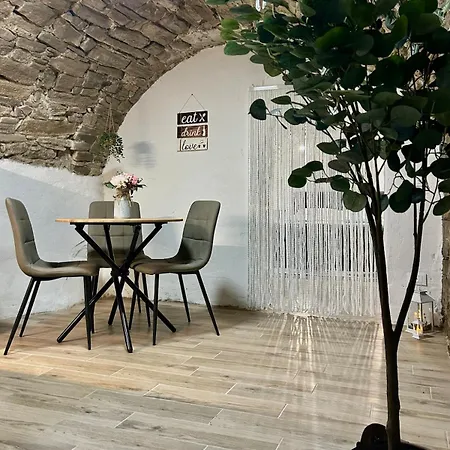 Daire Unique Romantic Cave With Air Conditioner *