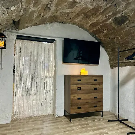 アパート Unique Romantic Cave With Air Conditioner トルノ
