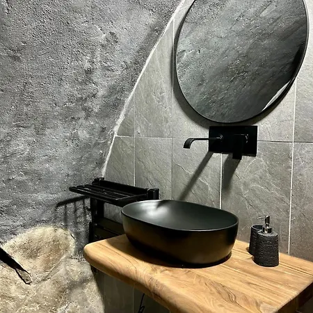 Daire Unique Romantic Cave With Air Conditioner Torno