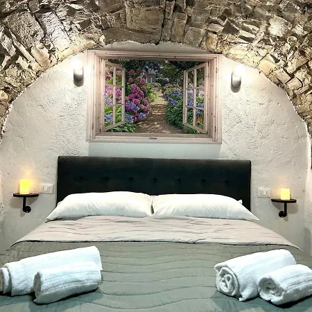 Unique Romantic Cave With Air Conditioner アパート