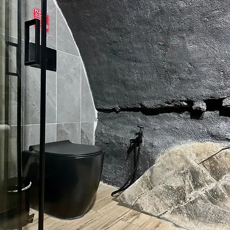 Unique Romantic Cave With Air Conditioner Daire