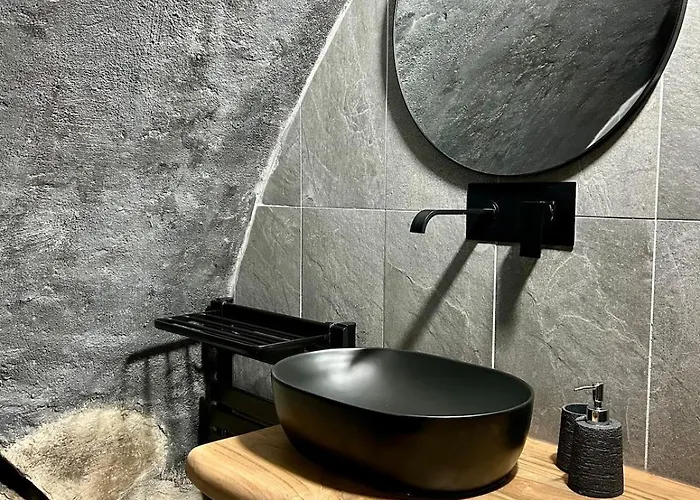 アパート Unique Romantic Cave With Air Conditioner トルノ